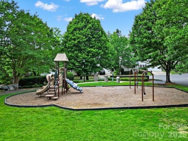 11911 Royal Castle Court, Charlotte, NC 28277
