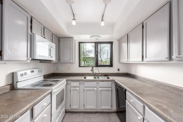 2315 W UNION HILLS Drive 120, Phoenix, AZ 85027