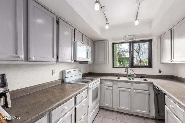 2315 W UNION HILLS Drive 120, Phoenix, AZ 85027