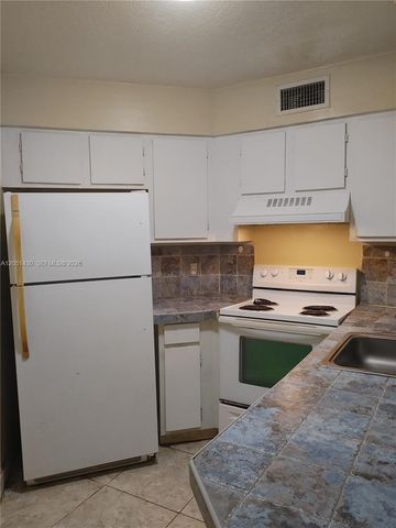 212 Lake Pointe Dr 112, Oakland Park, FL 33309