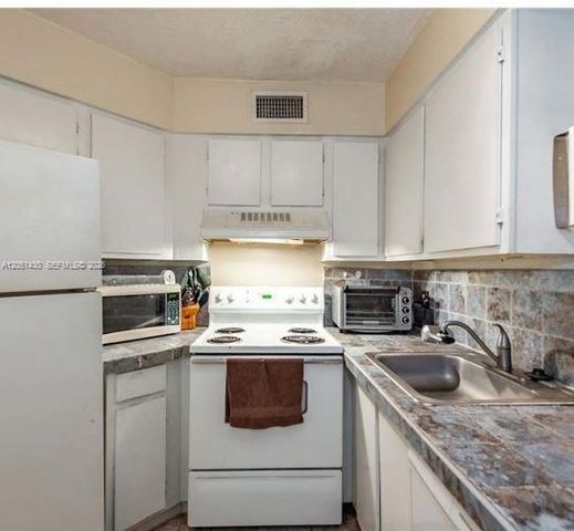 212 Lake Pointe Dr 112, Oakland Park, FL 33309