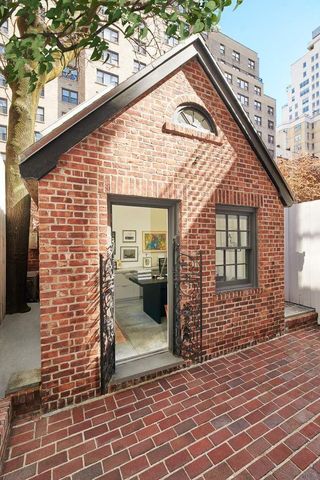 225 E 62nd Street, New York City, NY 10065