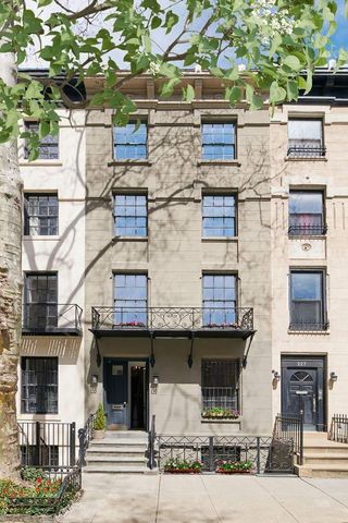 225 E 62nd Street, New York City, NY 10065