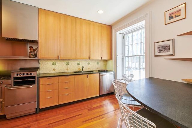 225 E 62nd Street, New York City, NY 10065