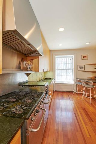 225 E 62nd Street, New York City, NY 10065