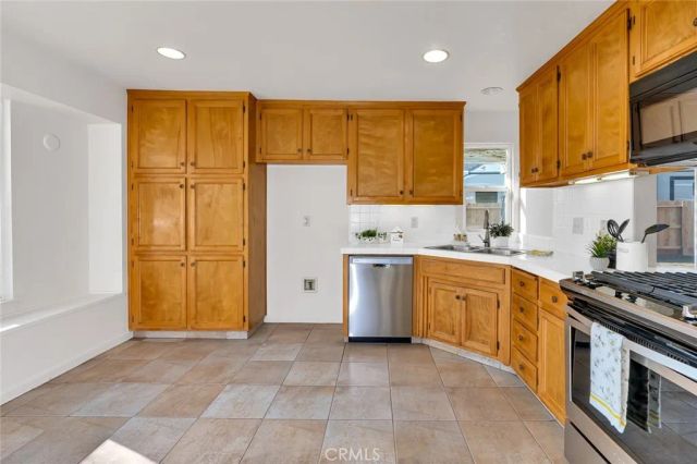 1828 College Greens, Los Banos, CA 93635