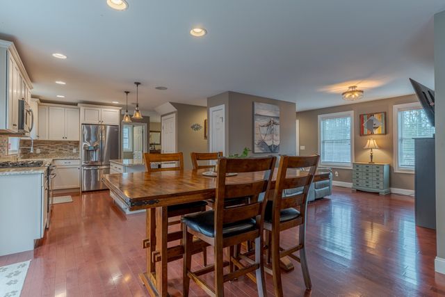 18 Piscataqua Road, Dover, NH 03820