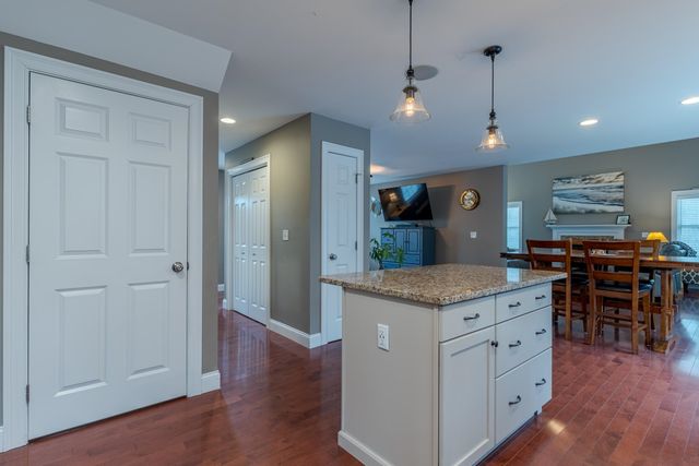 18 Piscataqua Road, Dover, NH 03820