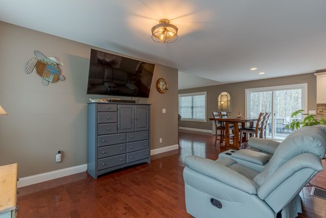 18 Piscataqua Road, Dover, NH 03820