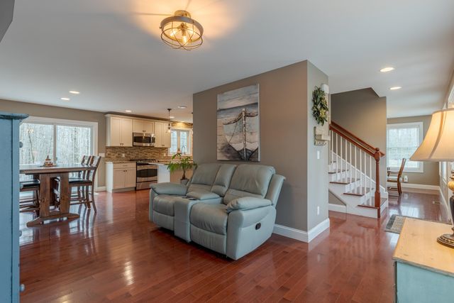 18 Piscataqua Road, Dover, NH 03820