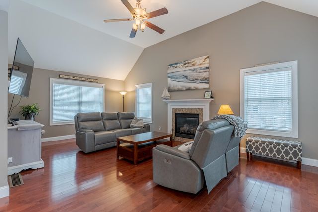 18 Piscataqua Road, Dover, NH 03820