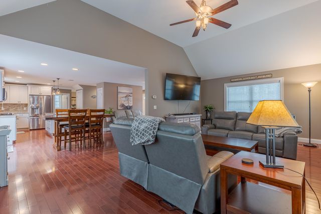 18 Piscataqua Road, Dover, NH 03820