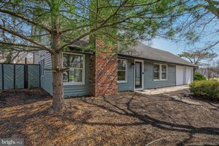 18 HOLMES LN, Marlton, NJ 08053