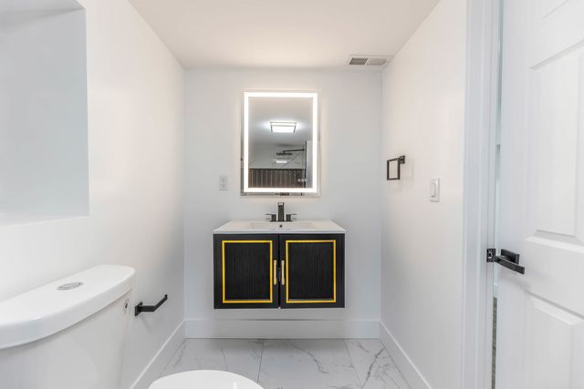 6742 S Carpenter Street, Chicago, IL 60621