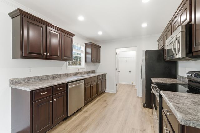 217 Spring Breeze Dr, Smithville, TN 37166