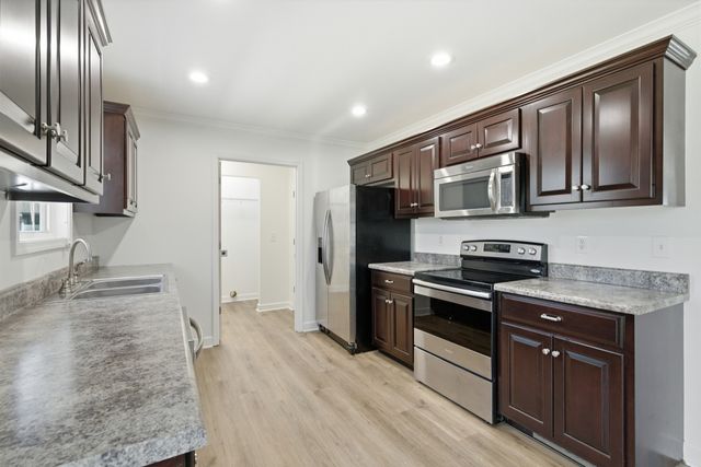 217 Spring Breeze Dr, Smithville, TN 37166