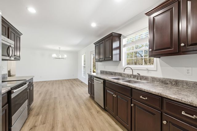 217 Spring Breeze Dr, Smithville, TN 37166