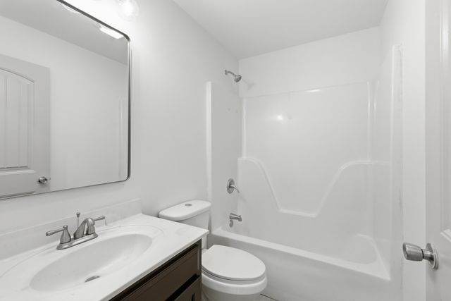 217 Spring Breeze Dr, Smithville, TN 37166