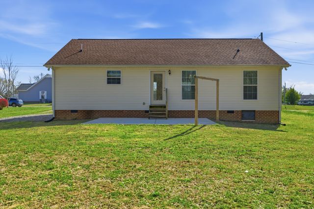 217 Spring Breeze Dr, Smithville, TN 37166