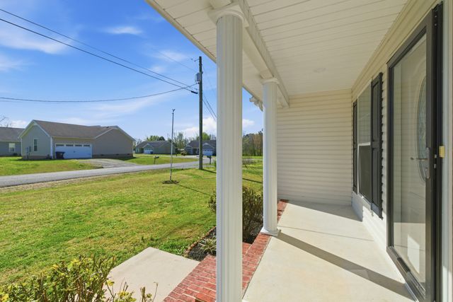 217 Spring Breeze Dr, Smithville, TN 37166