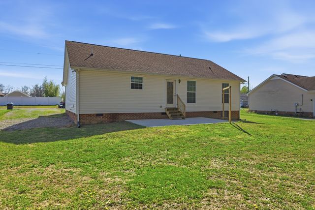 217 Spring Breeze Dr, Smithville, TN 37166