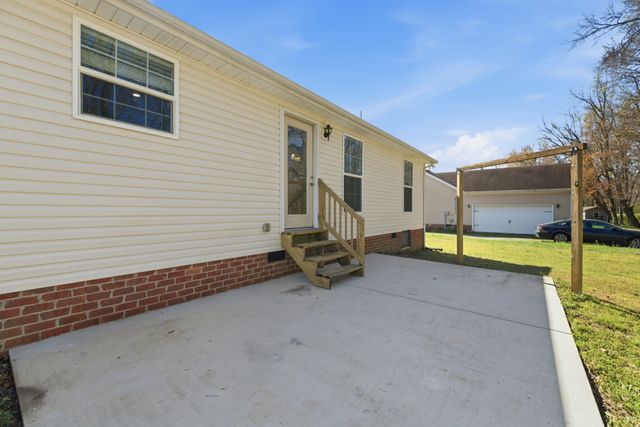 217 Spring Breeze Dr, Smithville, TN 37166