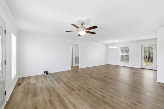 217 Spring Breeze Dr, Smithville, TN 37166