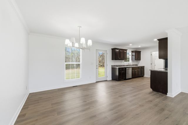 217 Spring Breeze Dr, Smithville, TN 37166