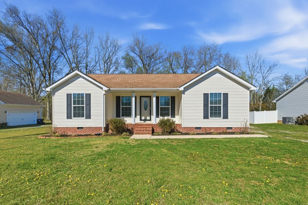 217 Spring Breeze Dr, Smithville, TN 37166