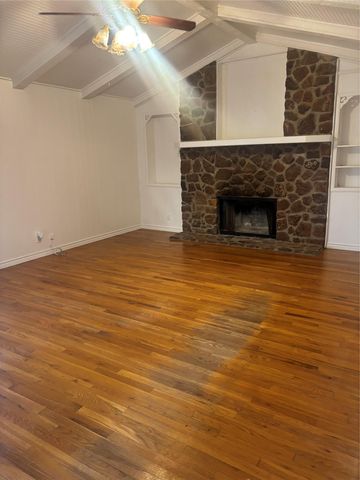 159 Diamond G LN, Smithville, TX 78957