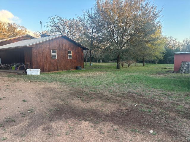 159 Diamond G LN, Smithville, TX 78957