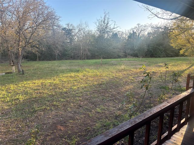 159 Diamond G LN, Smithville, TX 78957