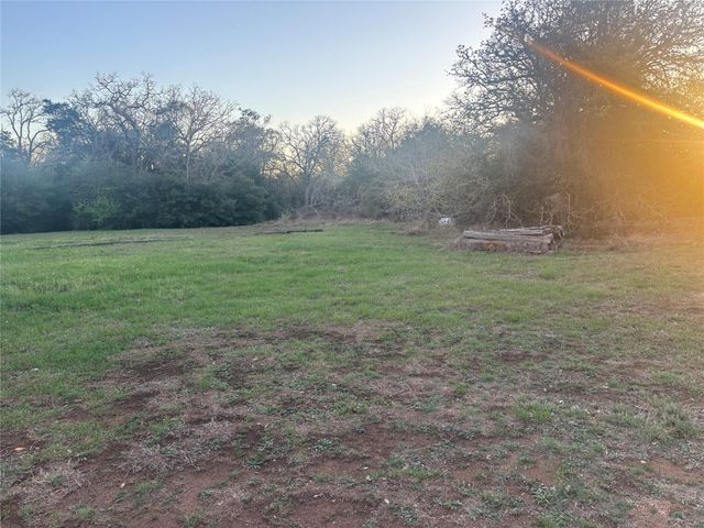 159 Diamond G LN, Smithville, TX 78957