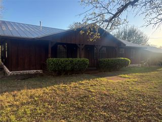 159 Diamond G LN, Smithville, TX 78957
