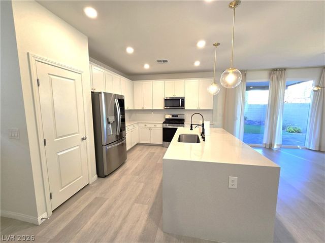 10382 Arroyo Willow Street, Las Vegas, NV 89141