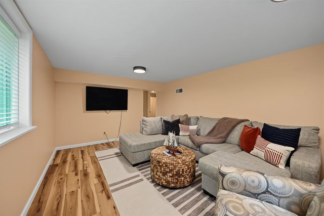 144 Overhill Rd, Salina, KS 67401