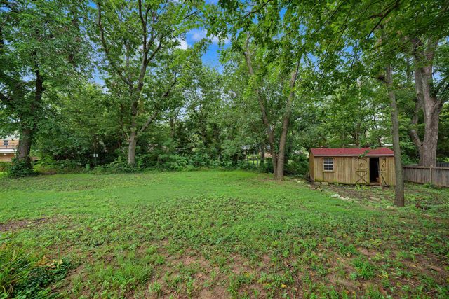 144 Overhill Rd, Salina, KS 67401
