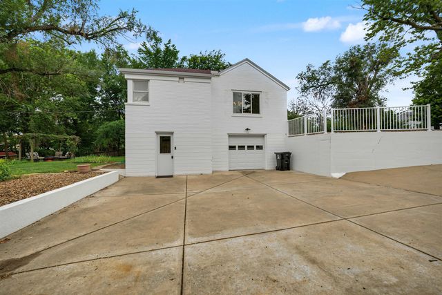 144 Overhill Rd, Salina, KS 67401