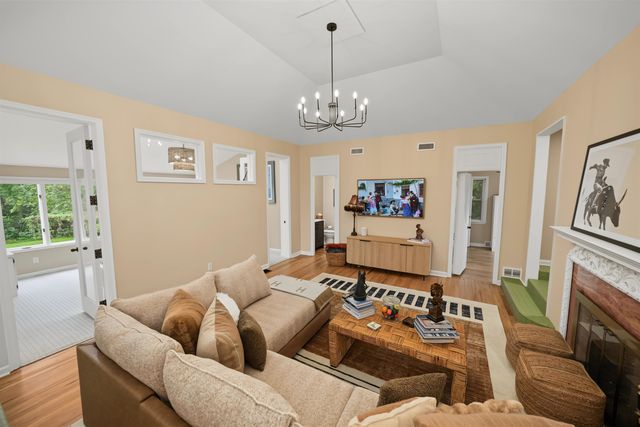 144 Overhill Rd, Salina, KS 67401