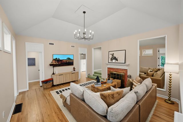 144 Overhill Rd, Salina, KS 67401