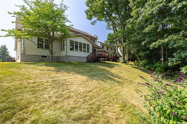 36 Muirwoods Lane, Irondequoit, NY 14622