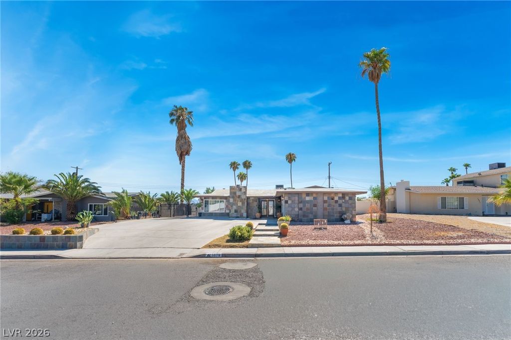 1679 Golden Arrow Drive, Las Vegas, NV 89169 — exterior
