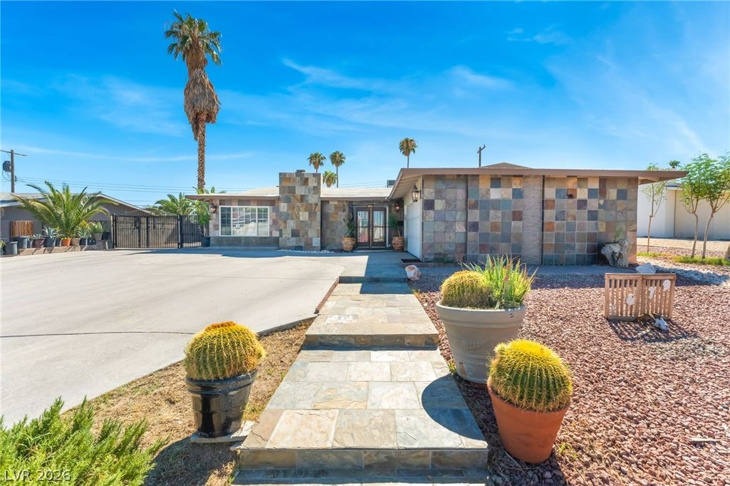 1679 Golden Arrow Drive, Las Vegas, NV 89169 — photo 2