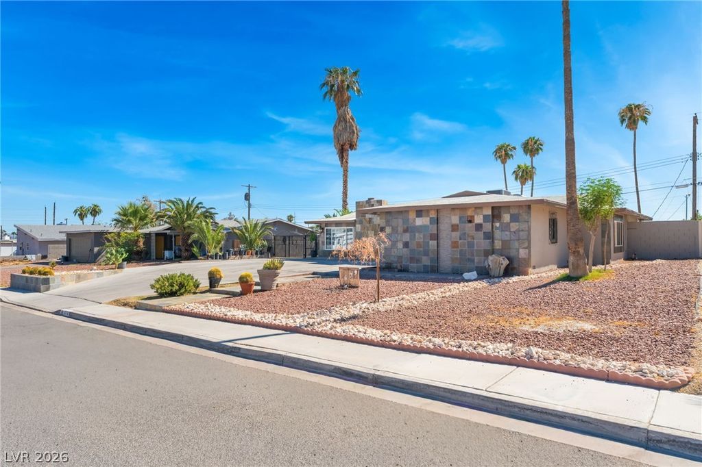 1679 Golden Arrow Drive, Las Vegas, NV 89169 — photo 3