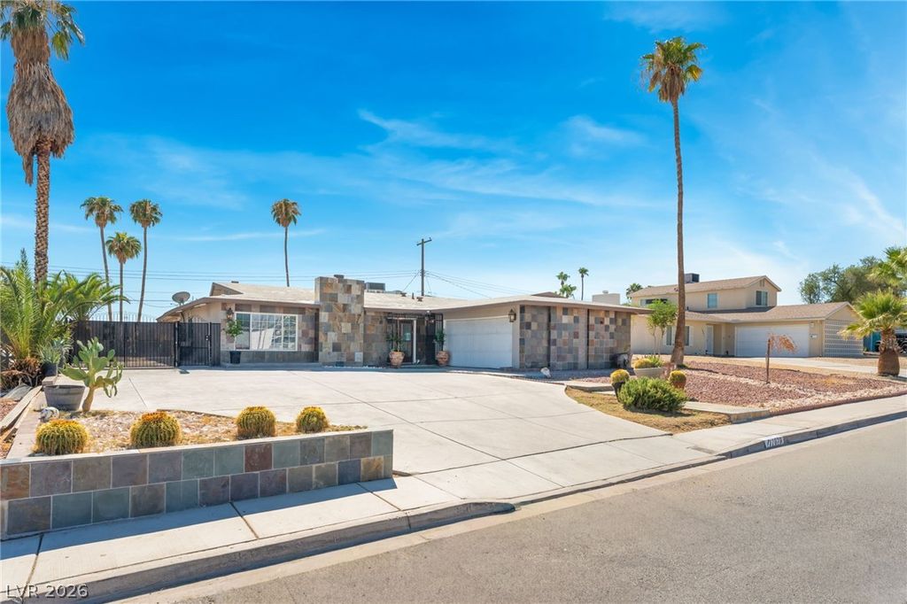 1679 Golden Arrow Drive, Las Vegas, NV 89169 — photo 4