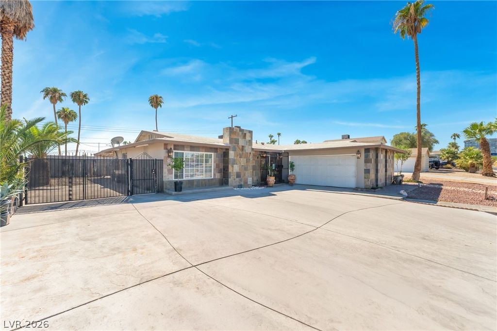 1679 Golden Arrow Drive, Las Vegas, NV 89169 — photo 5