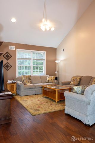 19 BAYARD Road, Franklin, NJ 08873