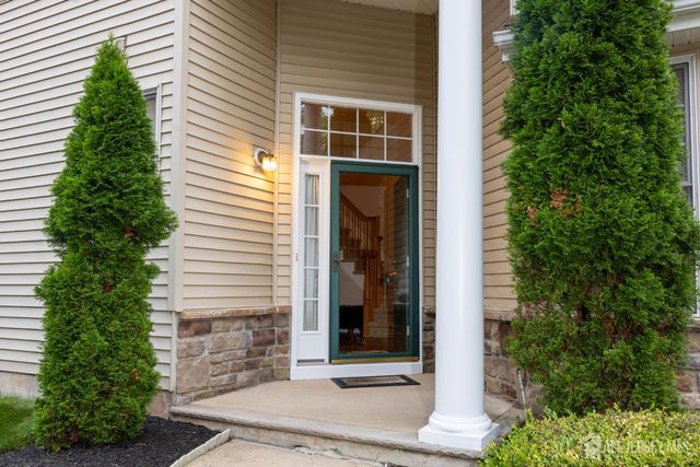 19 BAYARD Road, Franklin, NJ 08873