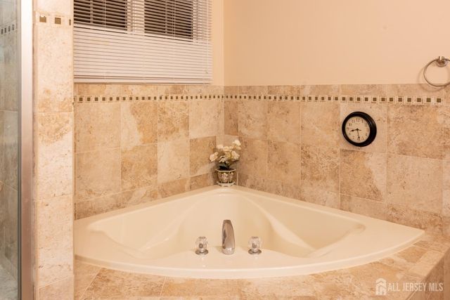 19 BAYARD Road, Franklin, NJ 08873
