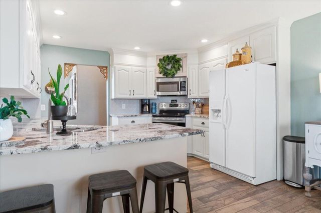 3229 W Mcclernon Street, Springfield, MO 65803